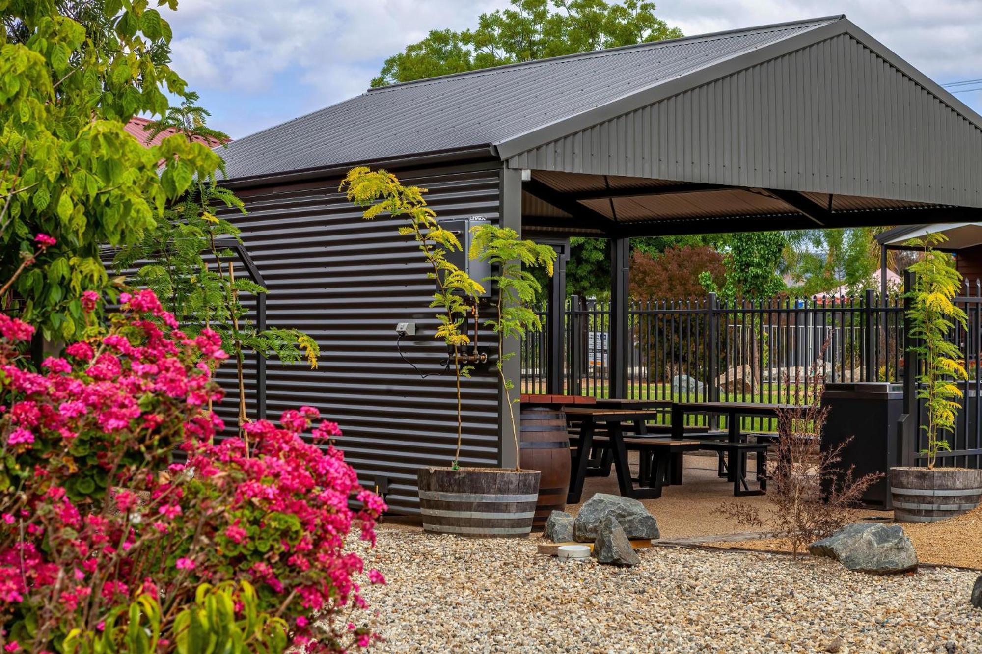 Готель Big4 Albury Tourist Park Екстер'єр фото